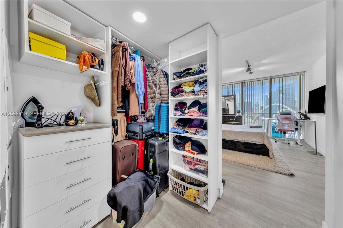 1750 N Bayshore Dr # 2510