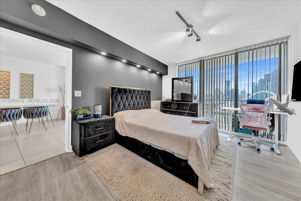 1750 N Bayshore Dr # 2510