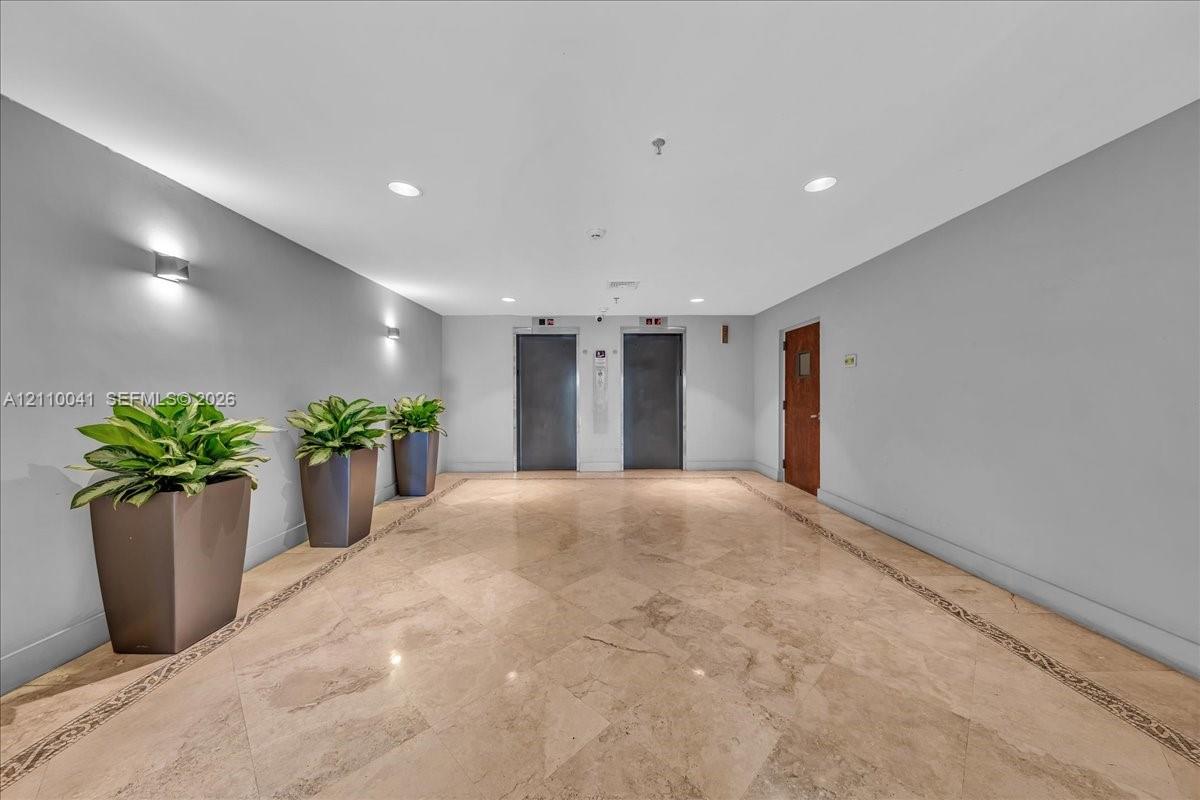 1610 Lenox Ave # 516