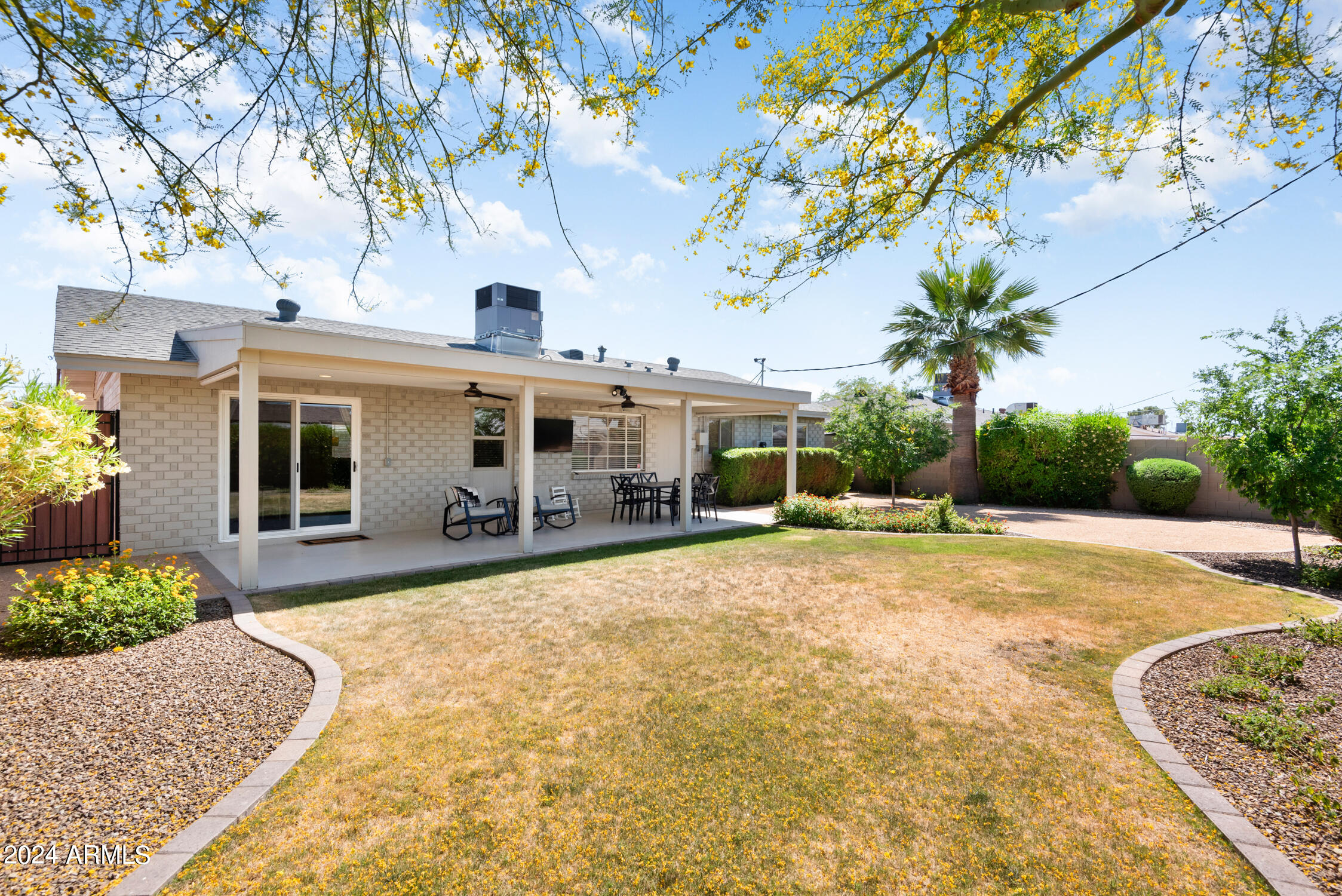 8108 E INDIANOLA Avenue