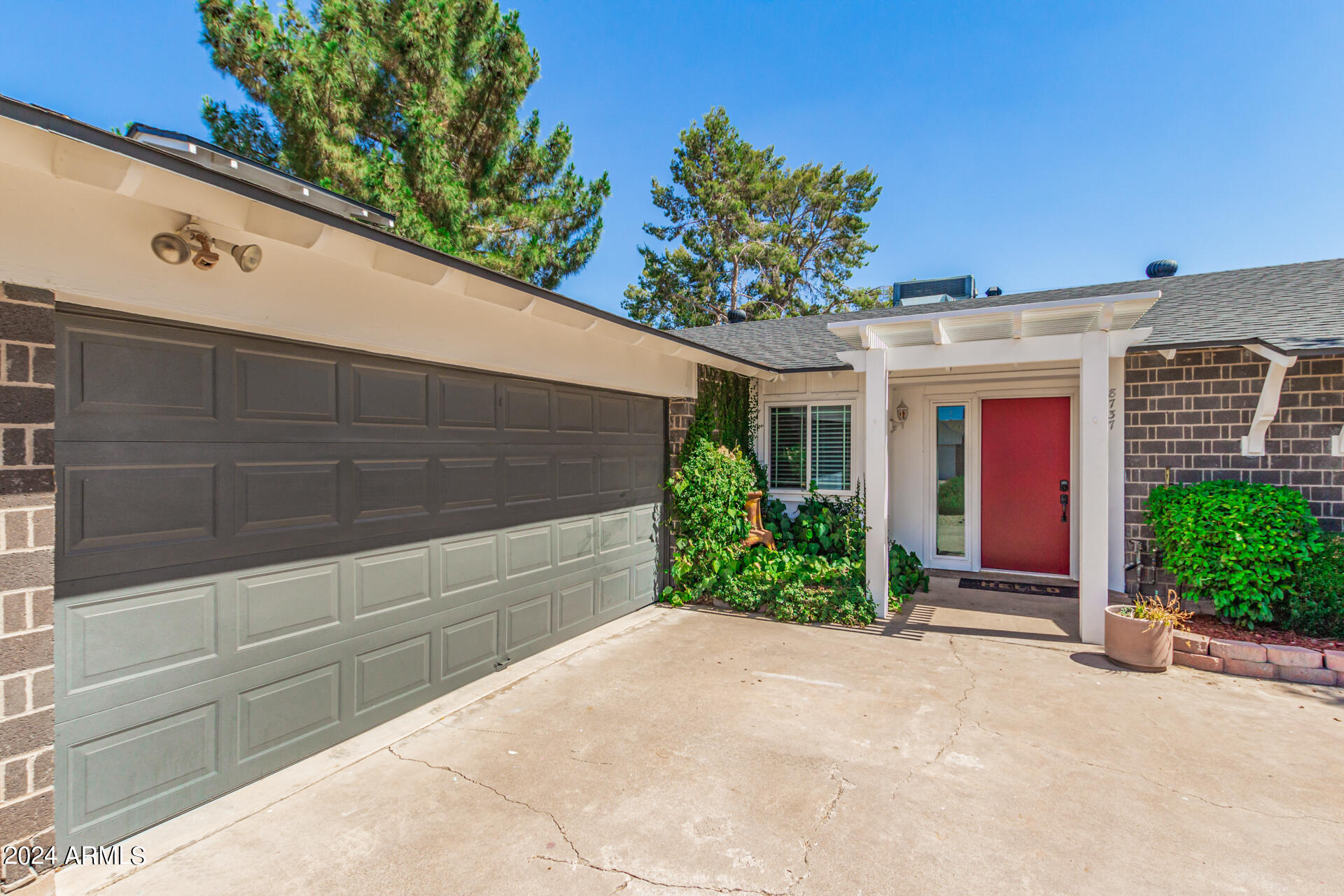 8737 E SAGE Drive