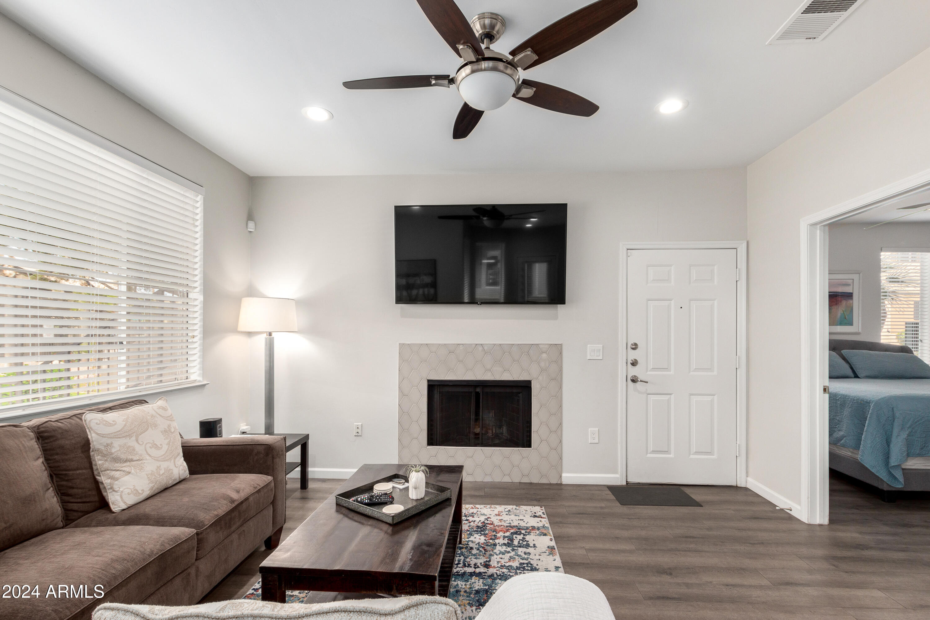 7009 E ACOMA Drive 1143