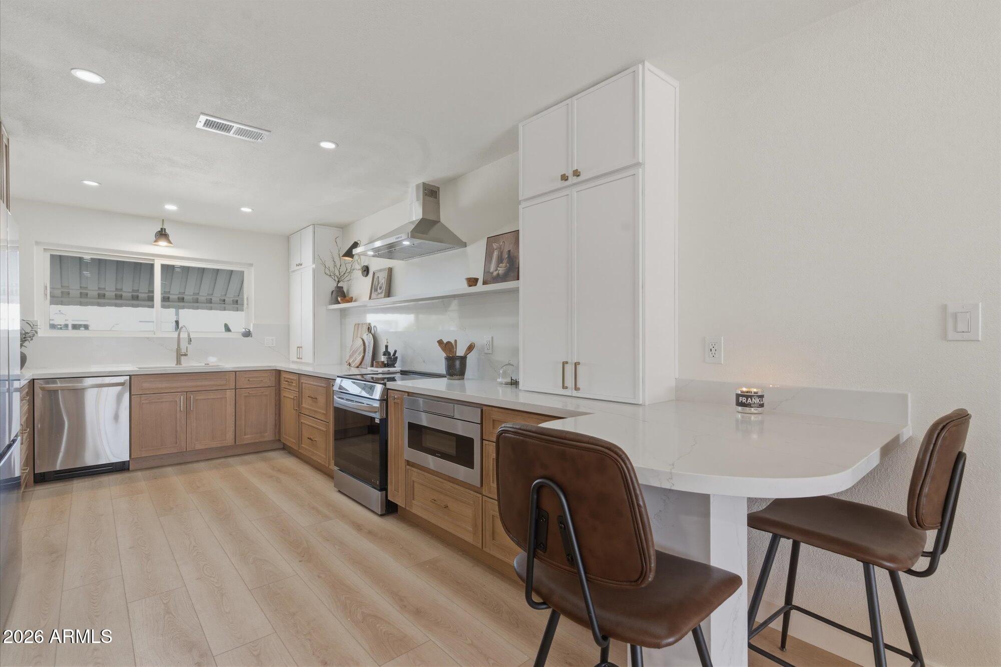 7637 E THORNWOOD Drive