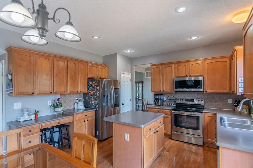 7911 N POPLAR Court
