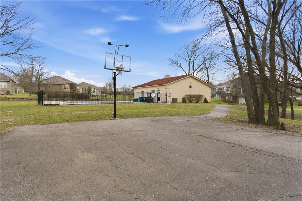 3112 N 127th Terrace