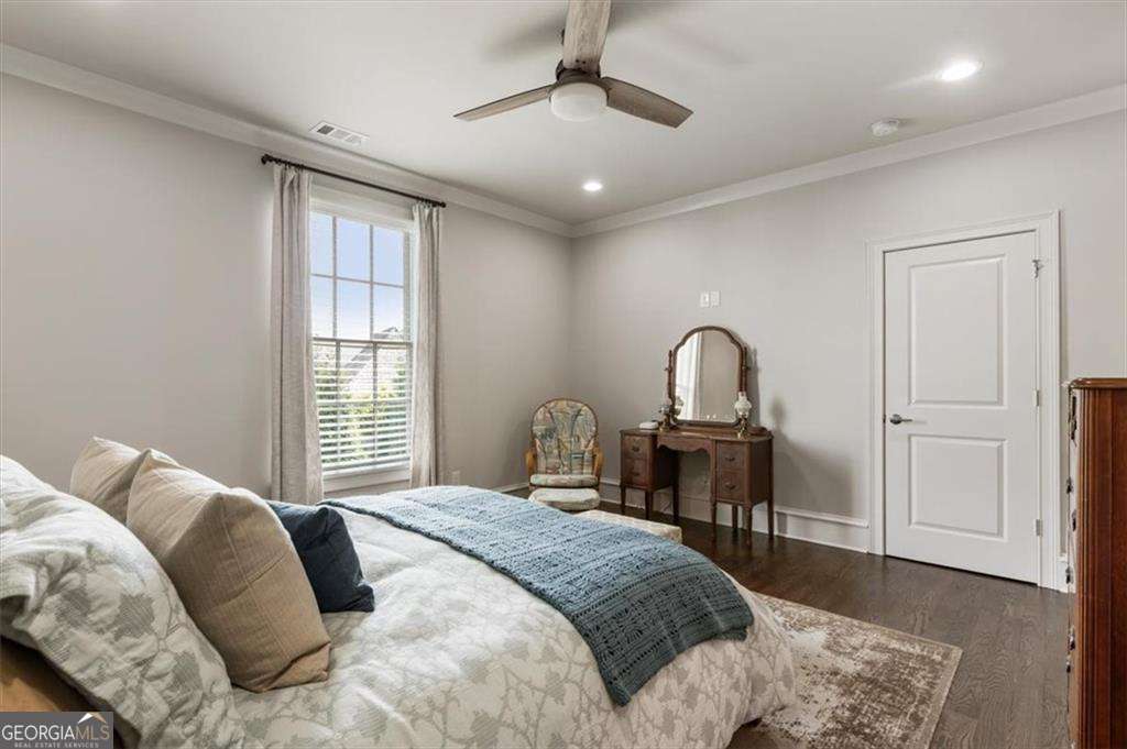 128 Grand Crescent