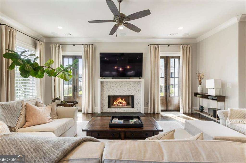 128 Grand Crescent