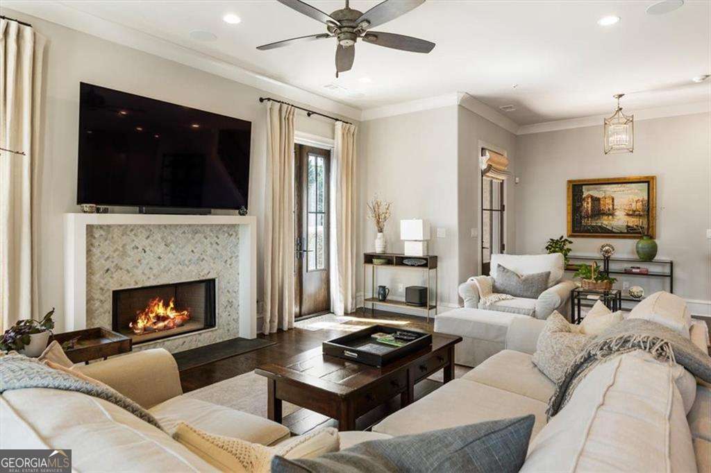128 Grand Crescent