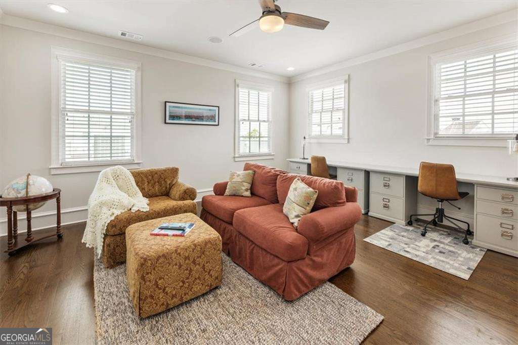 128 Grand Crescent