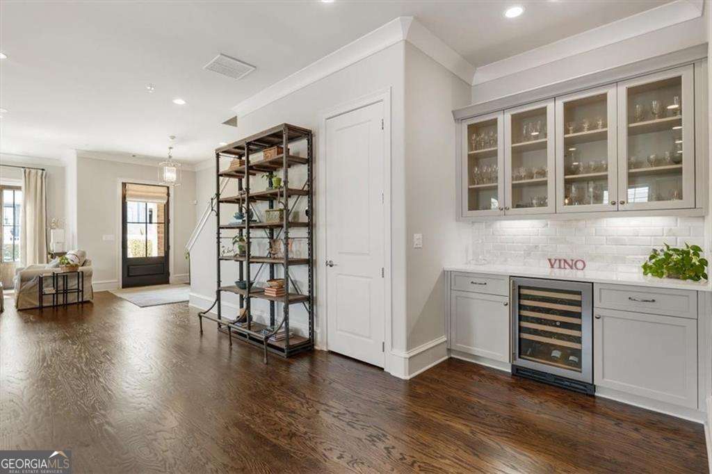 128 Grand Crescent