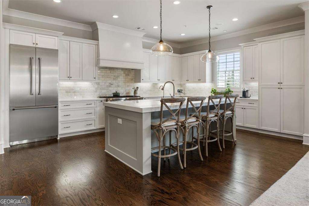 128 Grand Crescent