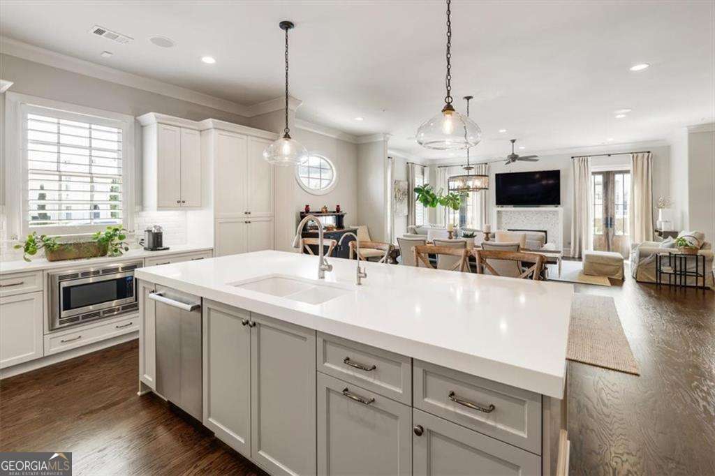 128 Grand Crescent