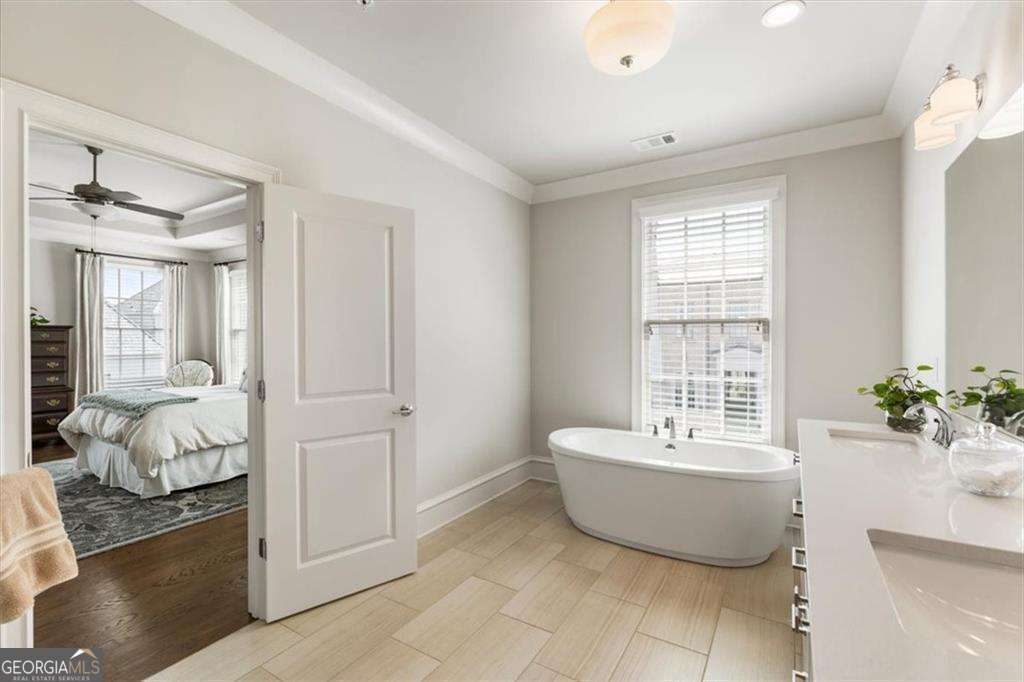 128 Grand Crescent