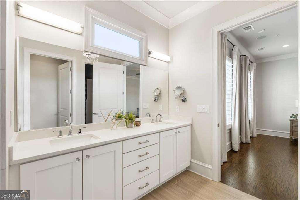 128 Grand Crescent