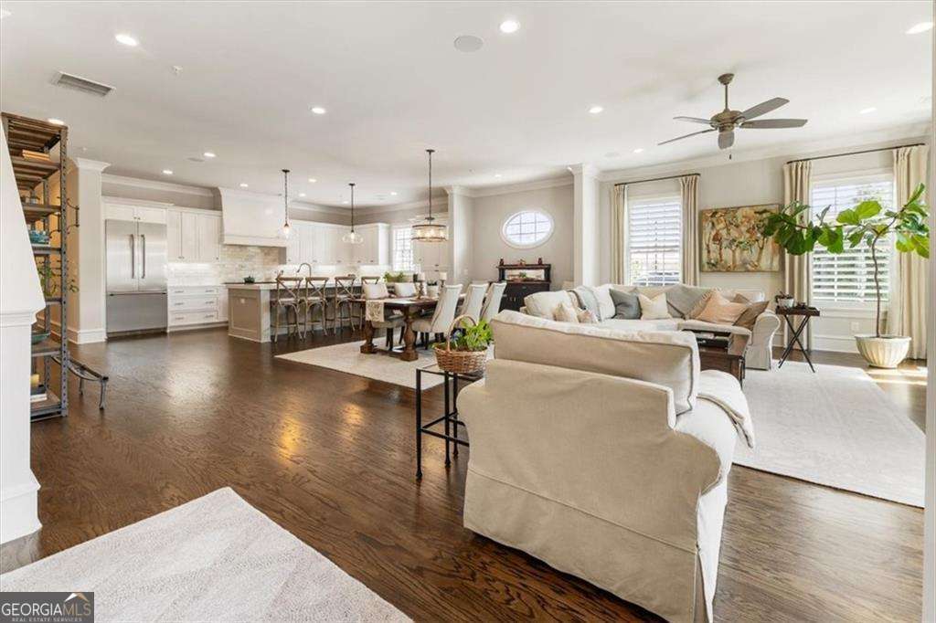 128 Grand Crescent