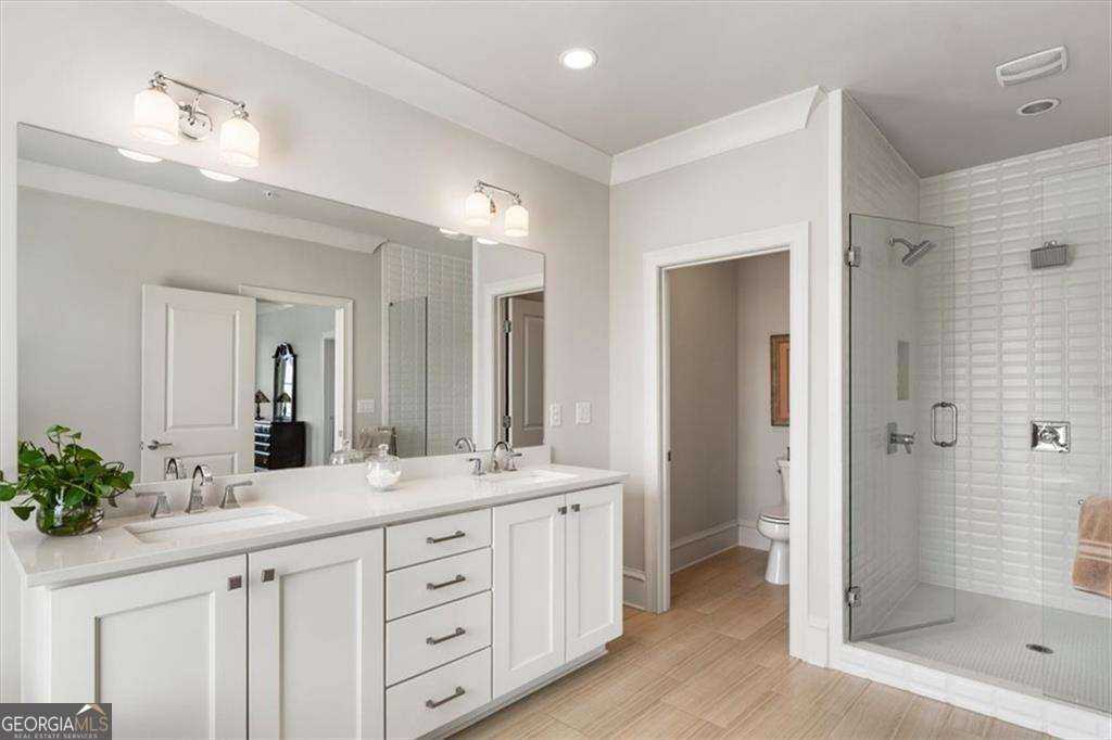 128 Grand Crescent