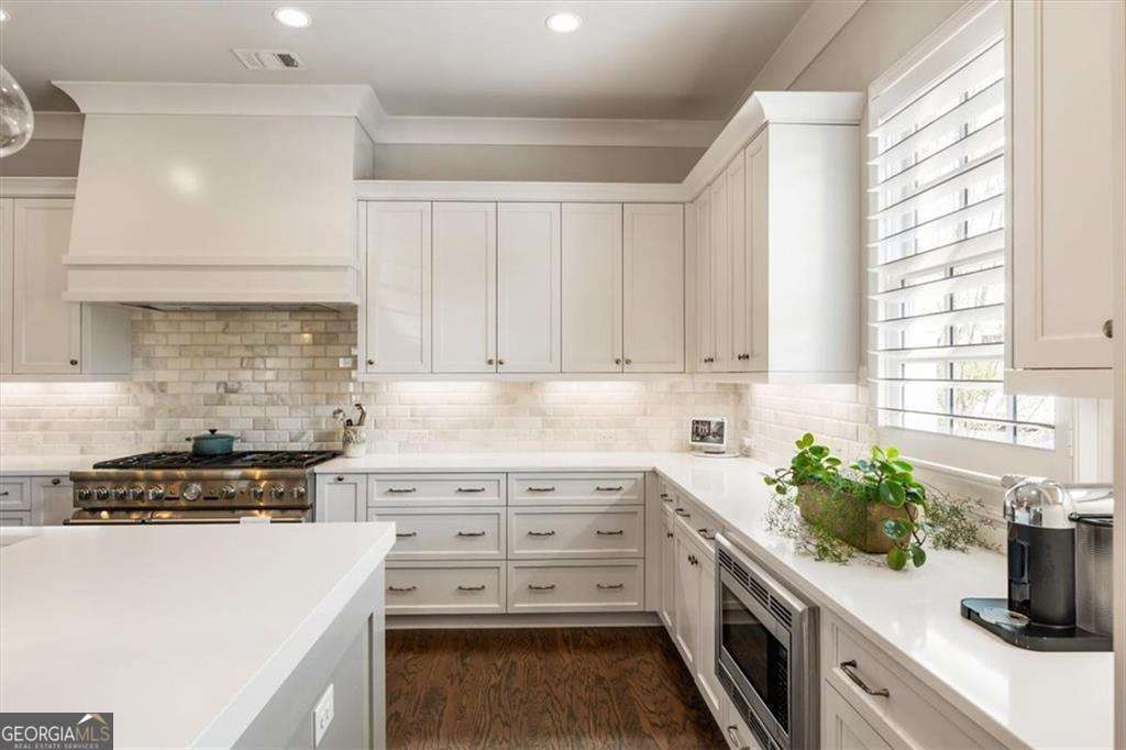 128 Grand Crescent