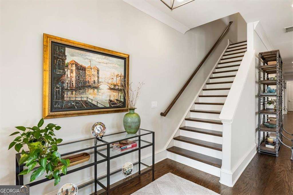 128 Grand Crescent