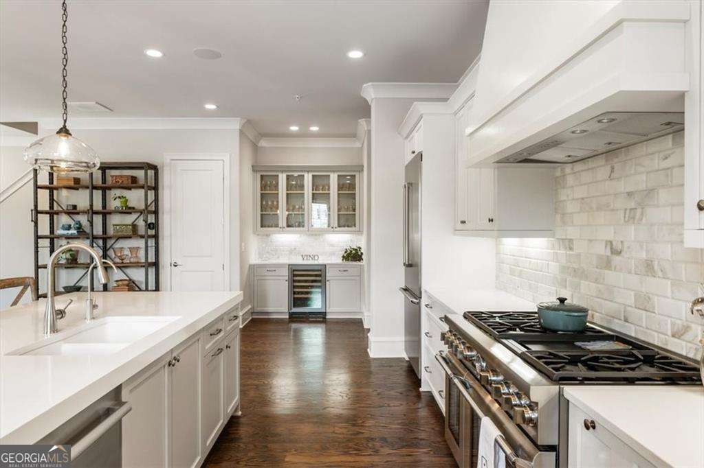 128 Grand Crescent