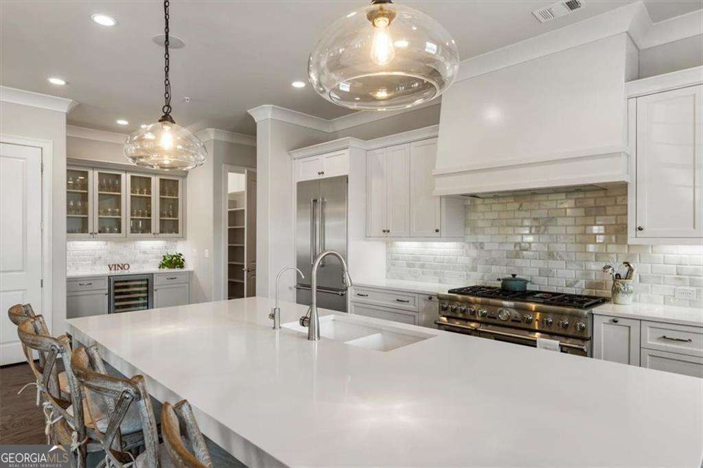 128 Grand Crescent
