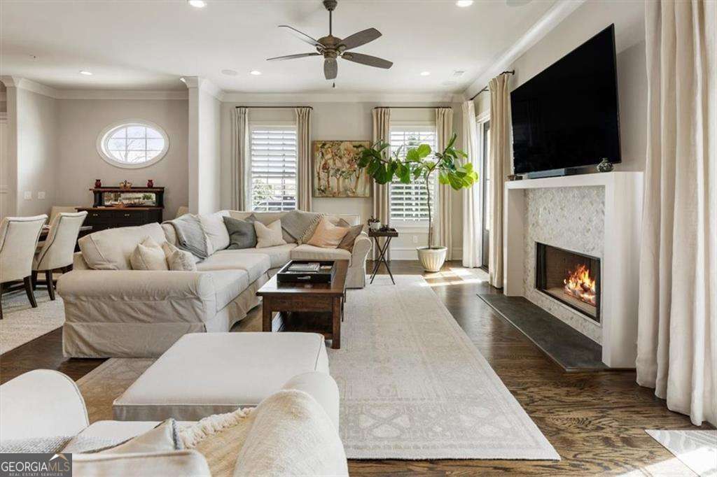 128 Grand Crescent