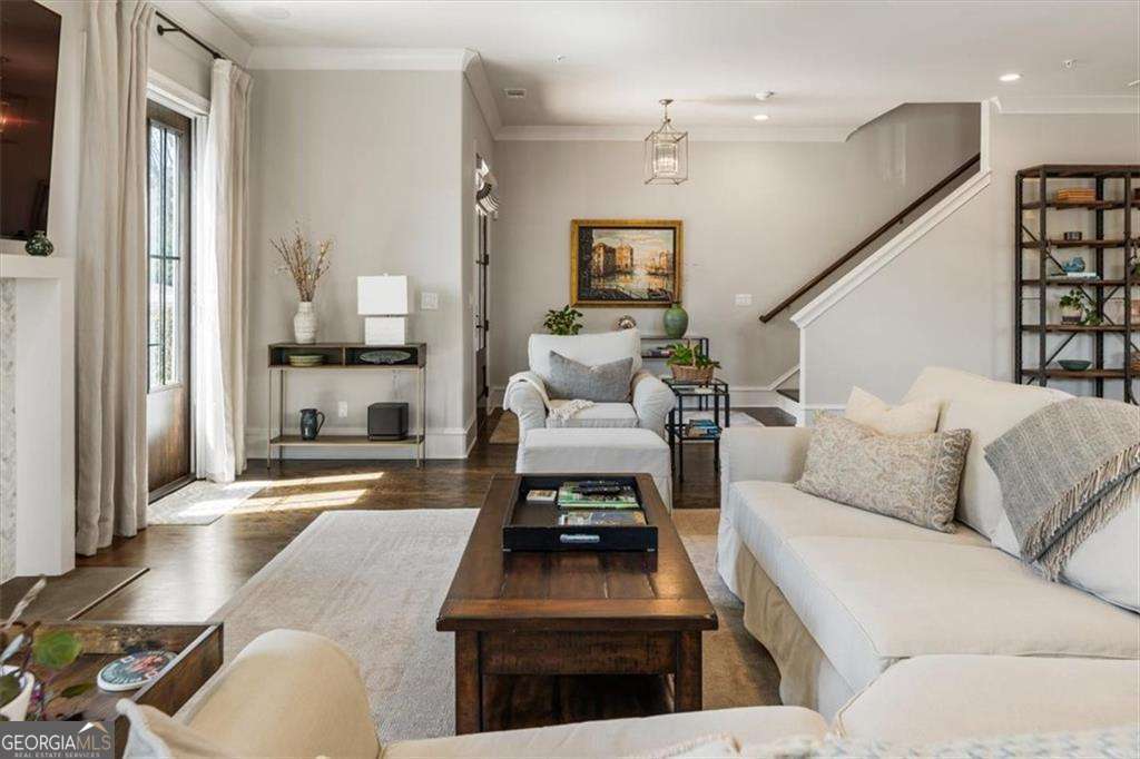 128 Grand Crescent