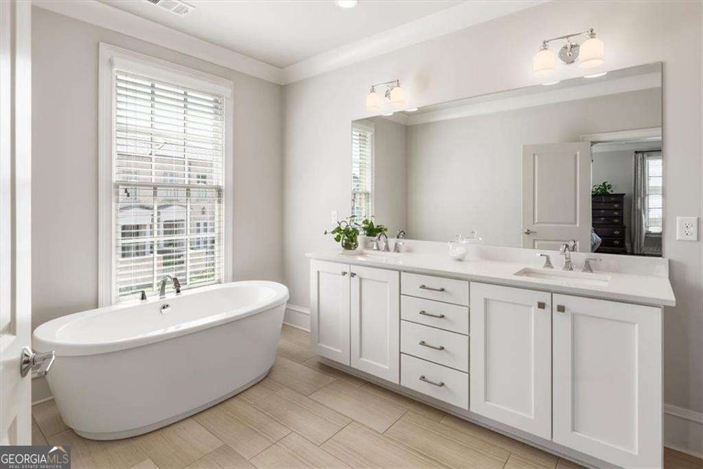 128 Grand Crescent
