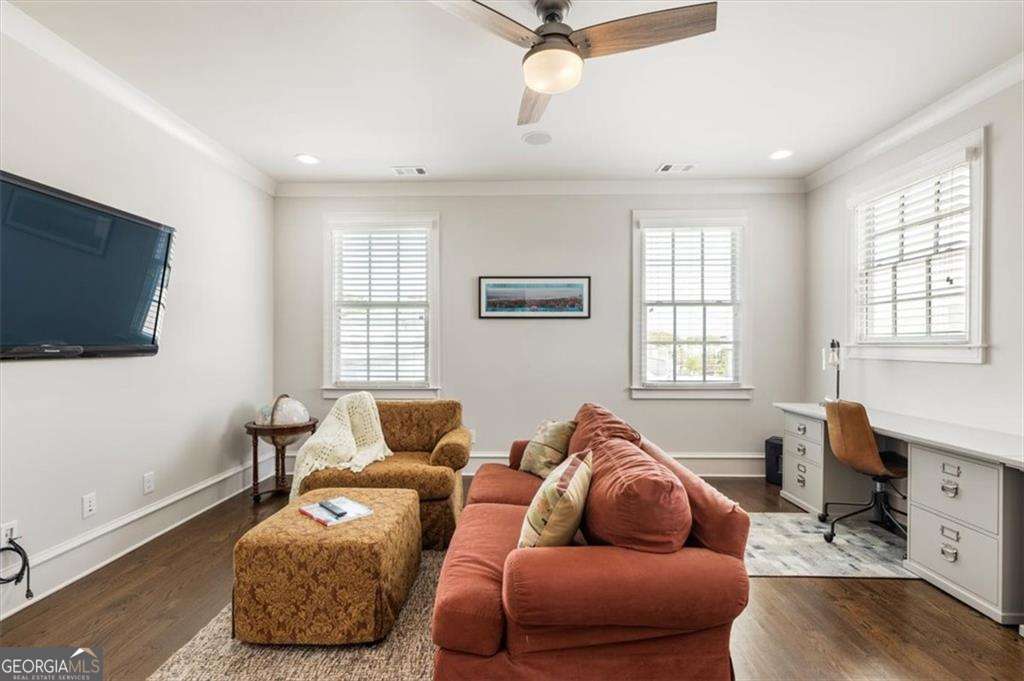 128 Grand Crescent