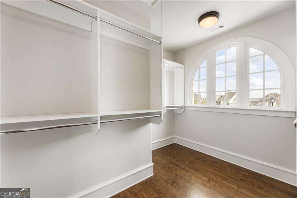 128 Grand Crescent