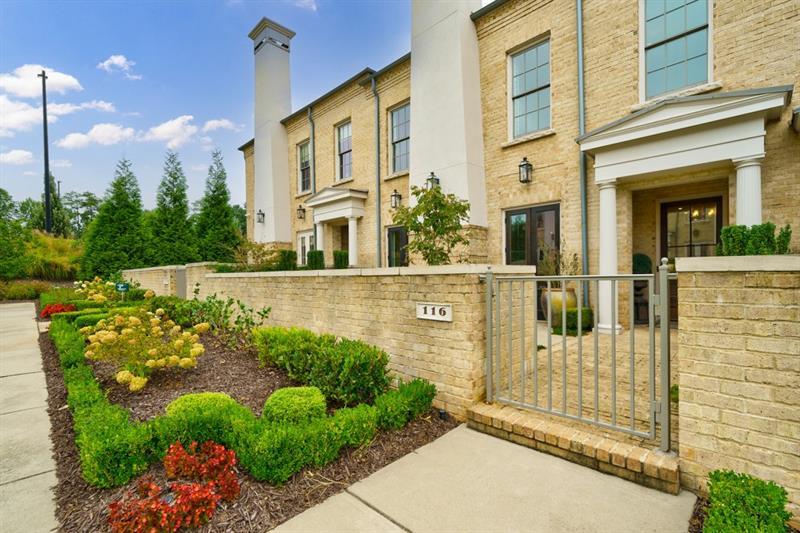 116-L Grand Crescent
