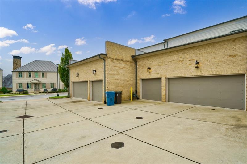 116-L Grand Crescent