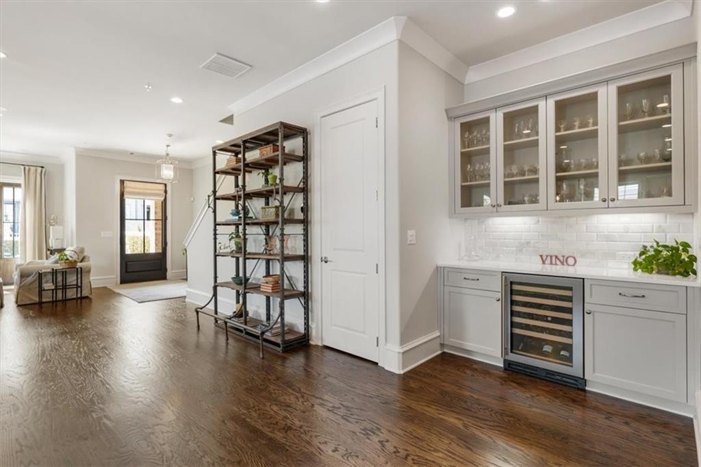 128 Grand Crescent