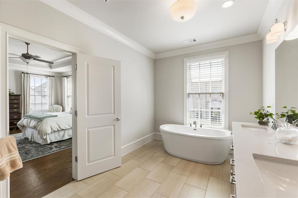 128 Grand Crescent