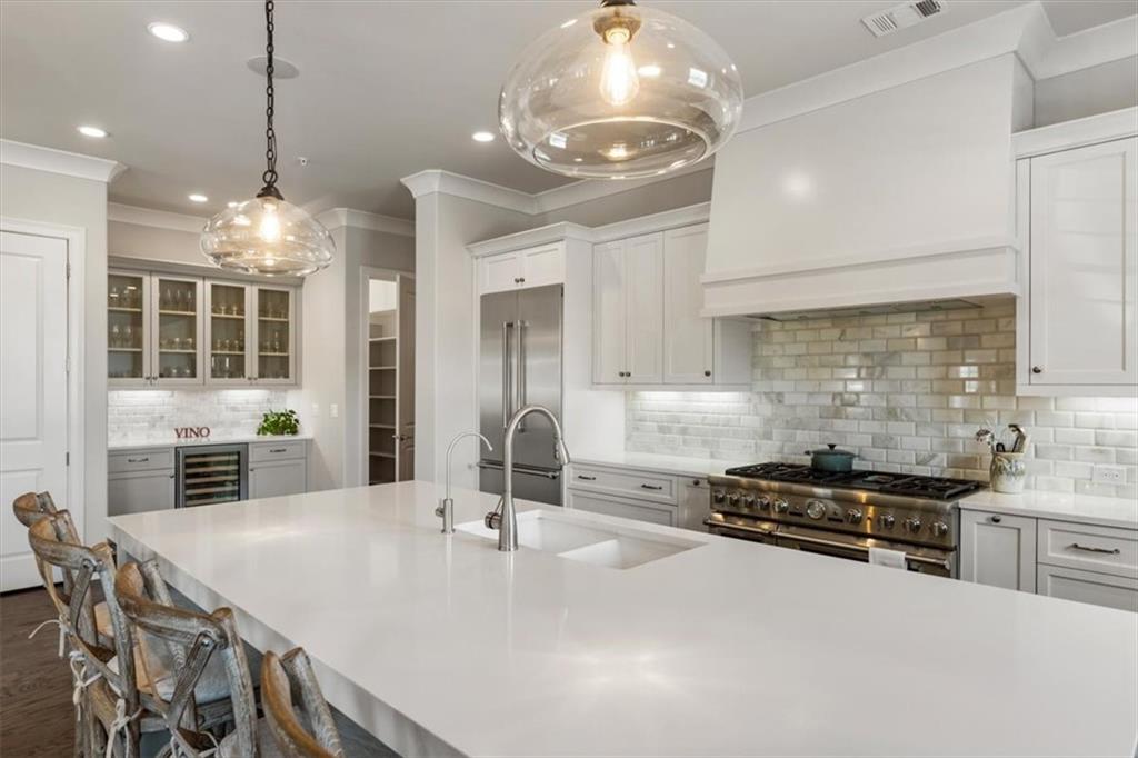 128 Grand Crescent