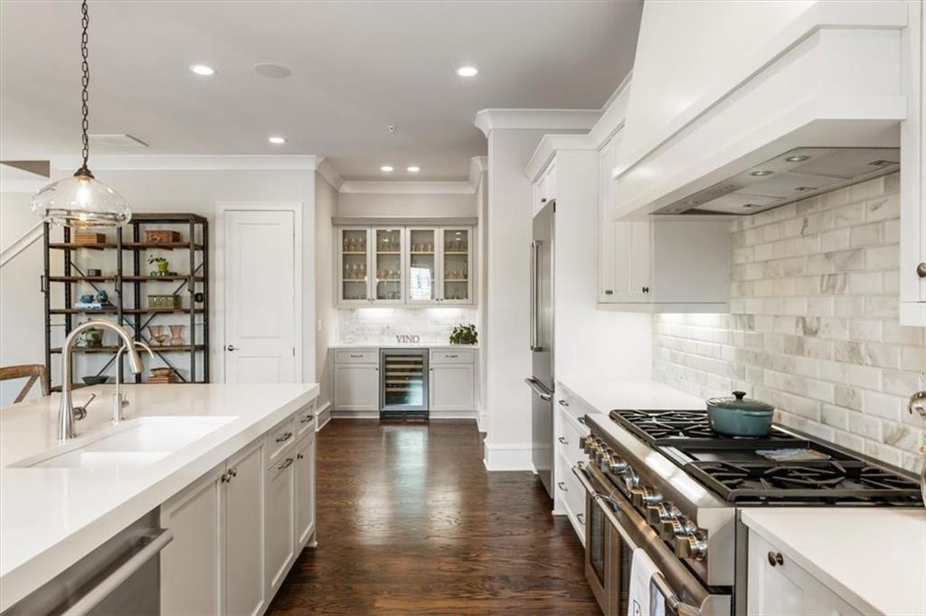 128 Grand Crescent