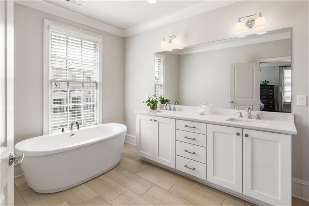 128 Grand Crescent