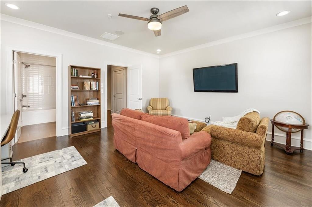 128 Grand Crescent