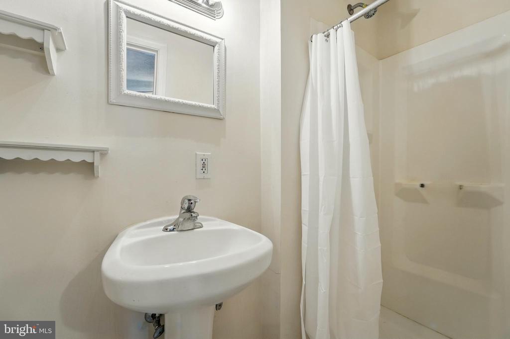 10744 Blake Ln