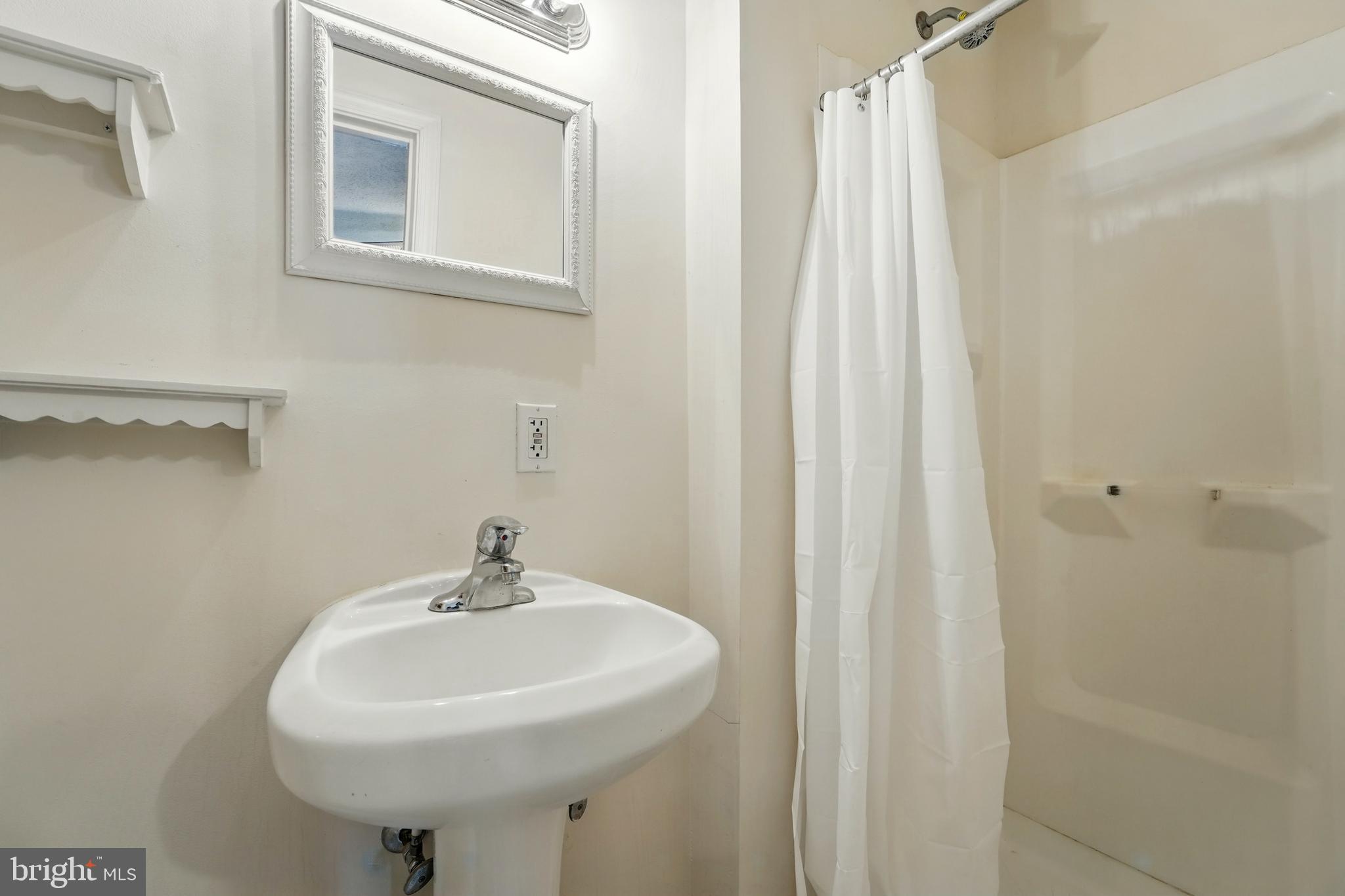 10744 Blake Ln
