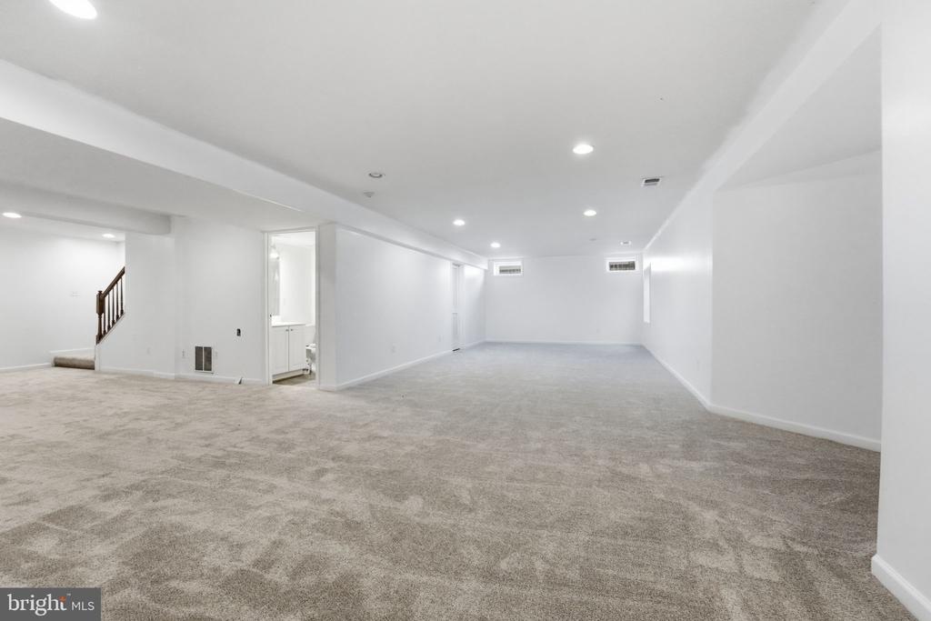 6678 CLARKES DRIVE