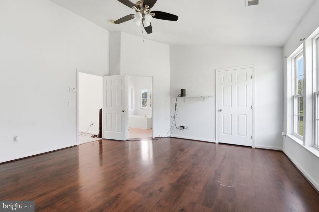 6678 CLARKES DRIVE