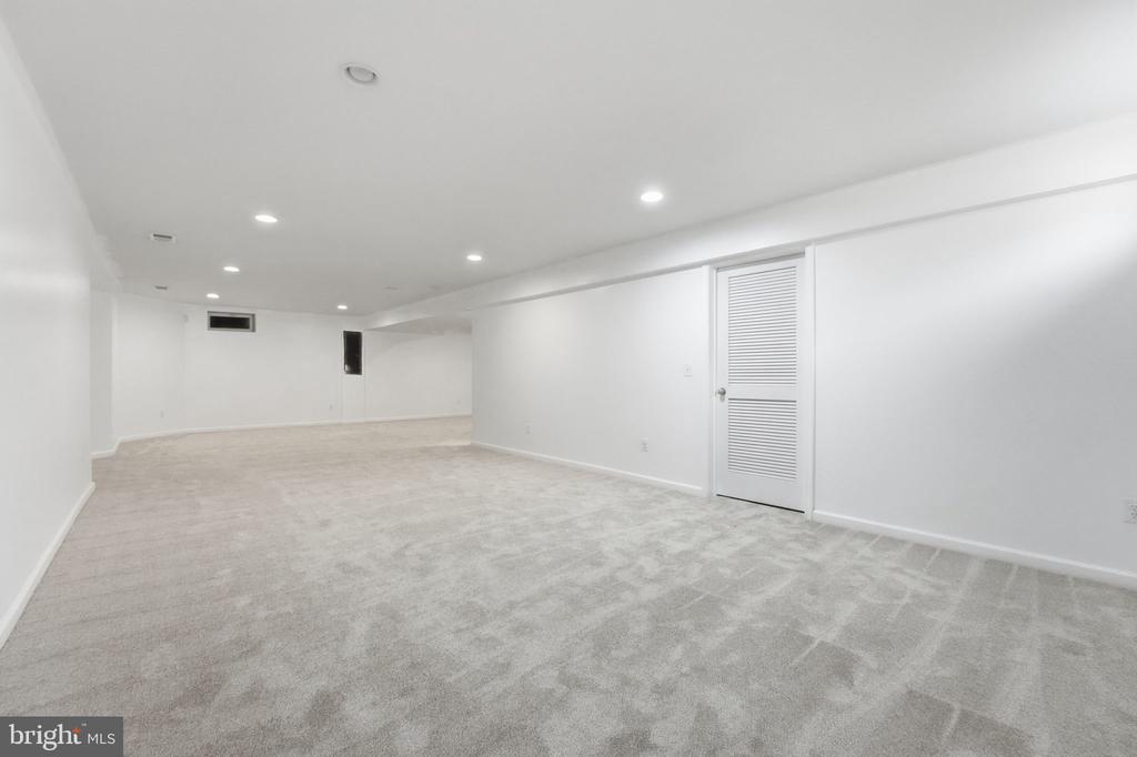6678 CLARKES DRIVE