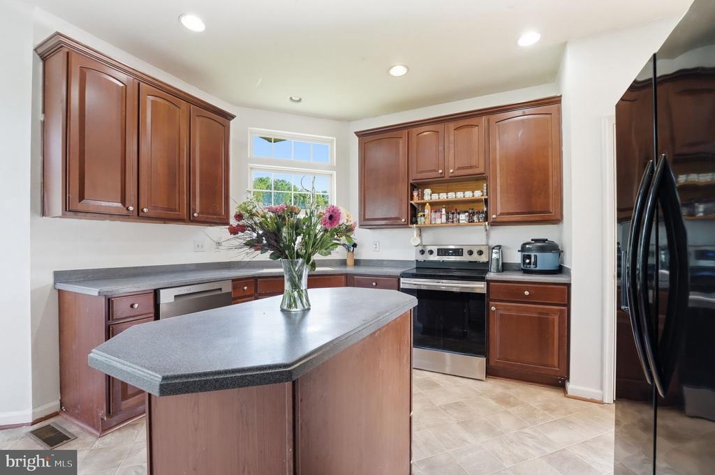6678 CLARKES DRIVE