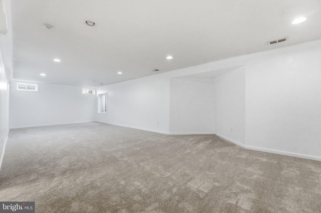 6678 CLARKES DRIVE