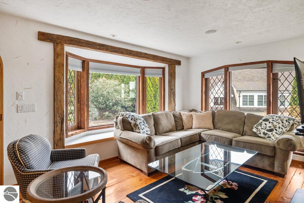 1 Thistle Downs Drive