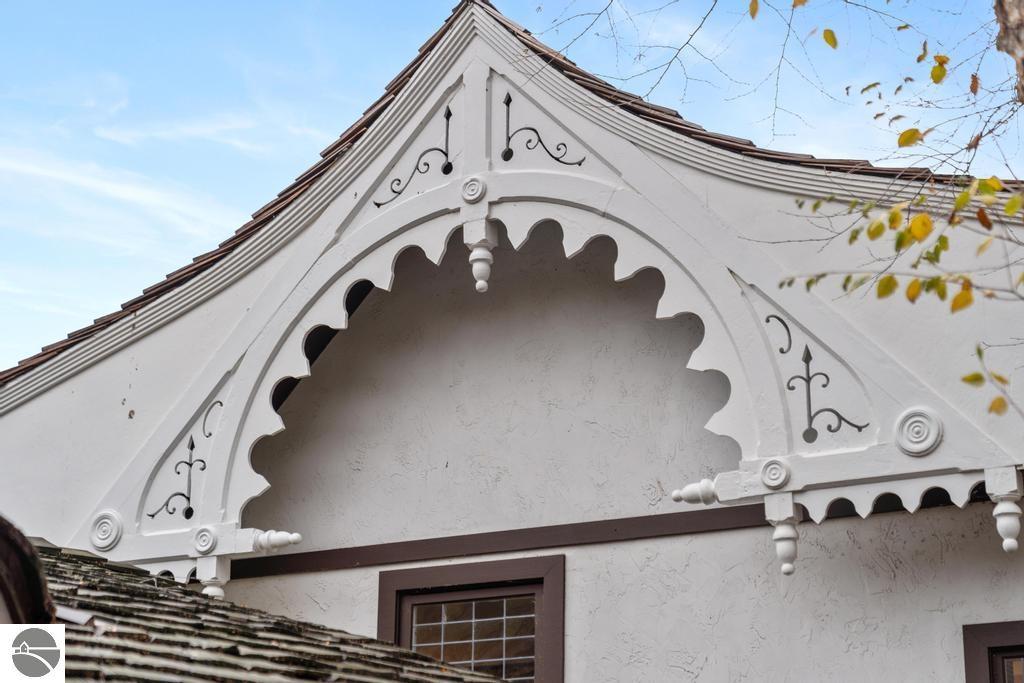 1 Thistle Downs Drive