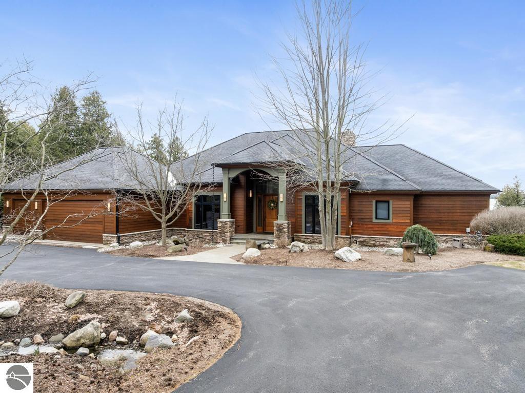 6579 Woods Creek Drive