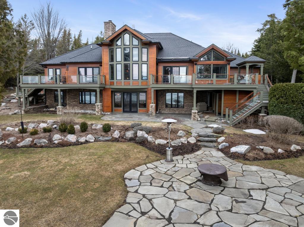 6579 Woods Creek Drive