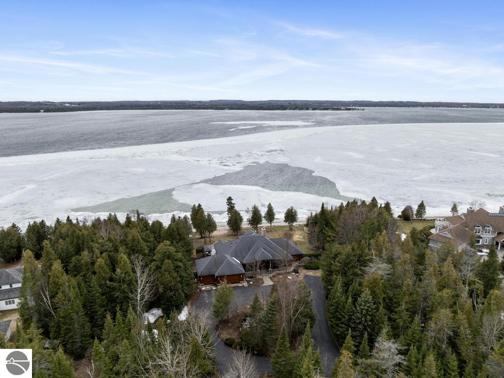 6579 Woods Creek Drive