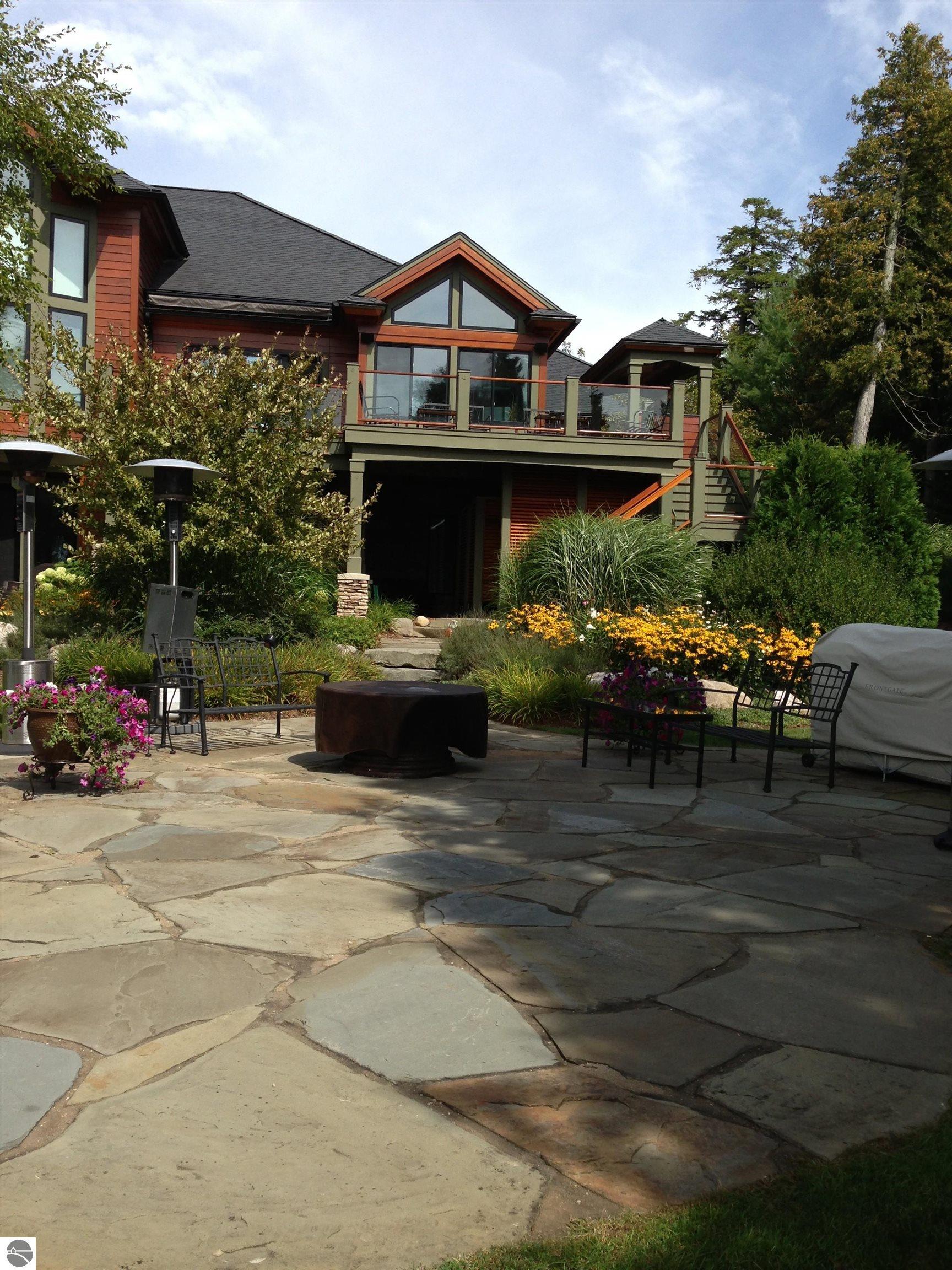 6579 Woods Creek Drive